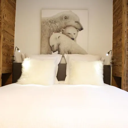 High-end & Central For Up To 6 Guests, Ambassadeurs
