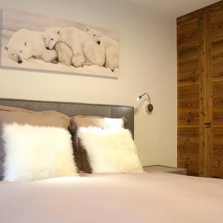 High-end & Central For Up To 6 Guests, Ambassadeurs *