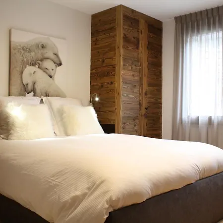 High-end & Central For Up To 6 Guests, Ambassadeurs アパート